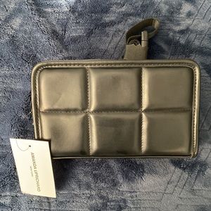 New Amanda Uprichard